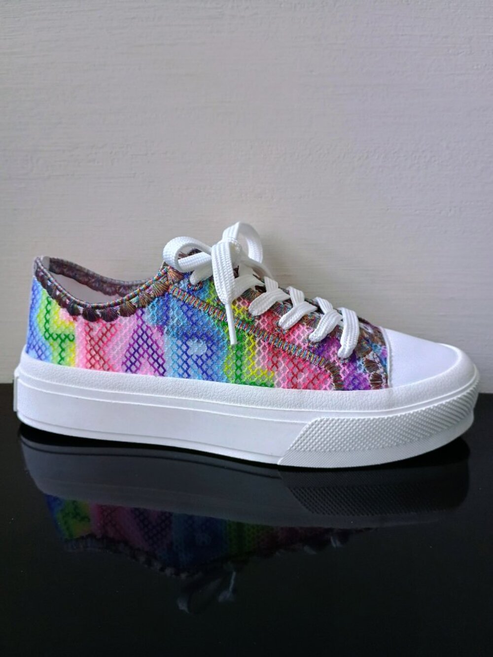 Karl Lagerfeld Paris Women Giddeon Platform Sneaker in Super Amazing Multi/White